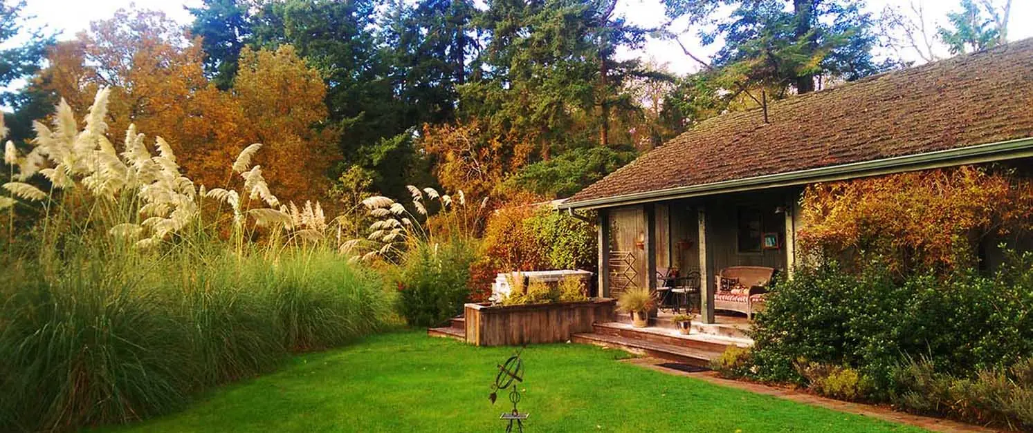 The inn's cottage and gardens in autumn colour